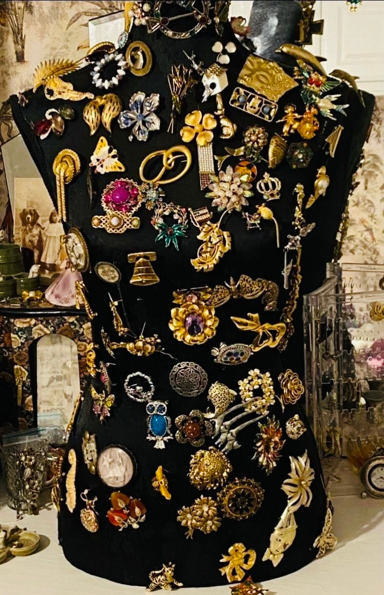 LUXE INSPIRED BROOCHES